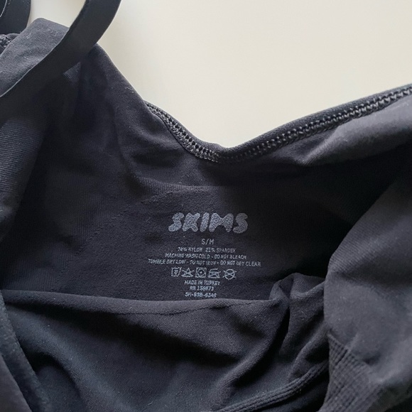 SKIMS NEW Black Sculpting Bodysuit!! - Picture 10 of 16